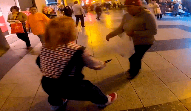 Video viral de Facebook, sobre el Muñeco Diabólico muestra cómo provocó más de un espasmo a peatones de la capital peruana.