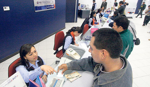 Situación. Hay más de 8 millones de peruanos que cuentan con un producto financiero. Foto: Andina