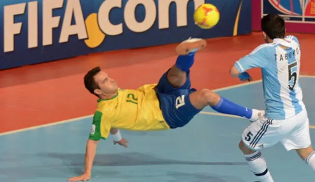 El futbolista brasileño de futsal, Falcão, criticó el 10 toques challenge. Foto: Internet.