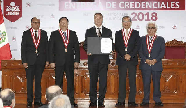 Jorge Muñoz recibió credenciales de JNE como alcalde de Lima 