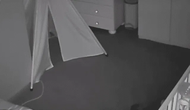 Video es viral en YouTube. El hombre no podía creer lo que había sucedido en el cuarto de su bebé en plena madrugada. Foto: Captura.