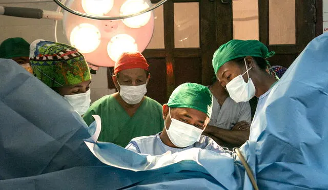 Professor Yoel Rantomalala and his team perform a repair surgery on a fistula patient in the operating room of Monja Joana Hospital in Ambovombe on March 21, 2018. - Obstetric fistula is one of the most serious and dangerous injuries that can occur during childbirth. This is a perforation between the vagina and the bladder or rectum due to prolonged labour interruption in the absence of obstetric care. (Photo by RIJASOLO / AFP)