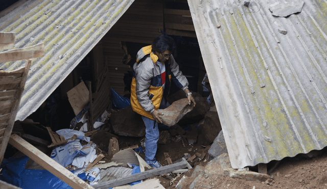 Niño muere tras deslizamiento de rocas sobre su casa en Comas