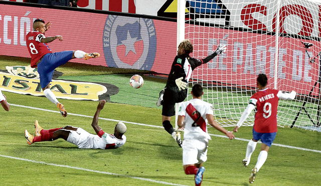El gol del rival. Así fue el segundo tanto de Vidal que sentenció la victoria chilena ante la Blanquirroja. Foto: EFE
