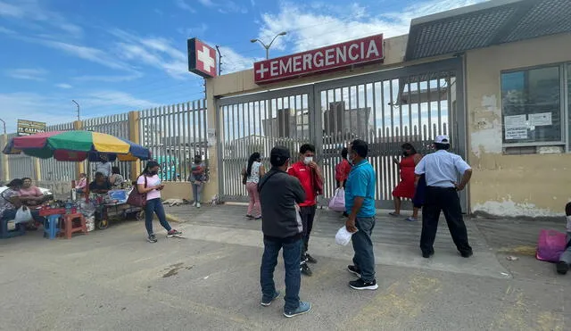 Familiares pernoctaron en el principal nosocomio del Minsa a la espera de buenas noticias. Foto: R. Quincho/URPI-LR