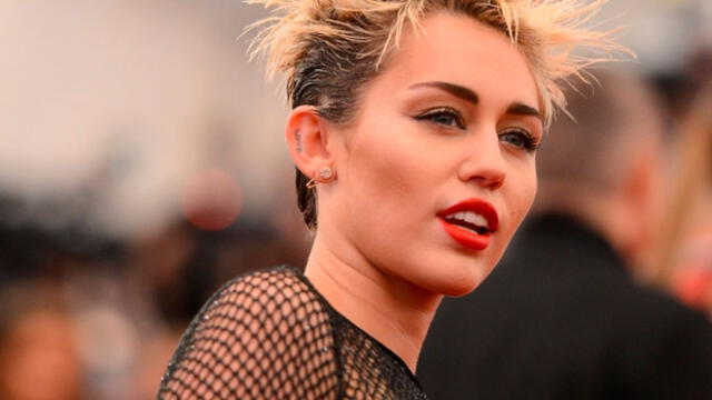 Miley Cyrus publica polémica foto asegurando que el "aborto es salud"