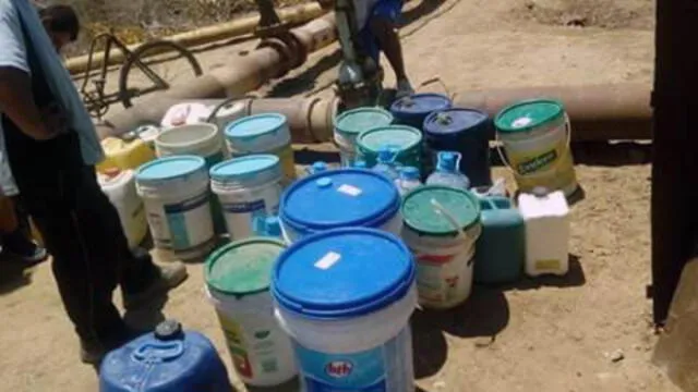 Talara: indignados bloquean Panamericana tras sobrevivir semanas sin agua potable  [FOTOS Y VIDEOS]