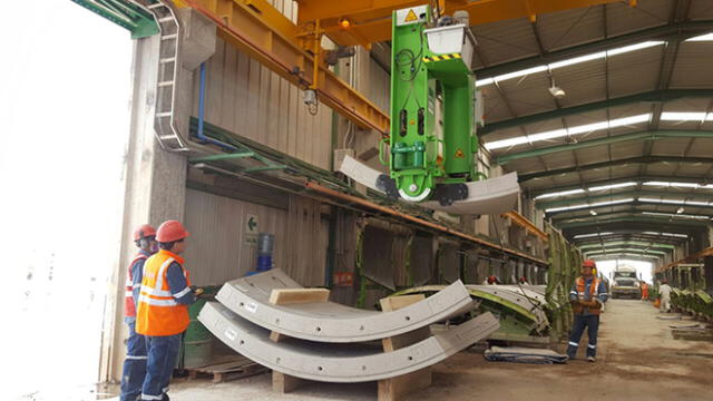 Supervisan fabricación de dovelas para túnel de Majes Siguas II