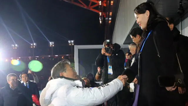 El histórico encuentro entre el presidente de Corea del Sur y la hermana de Kim Jong-un [FOTOS]