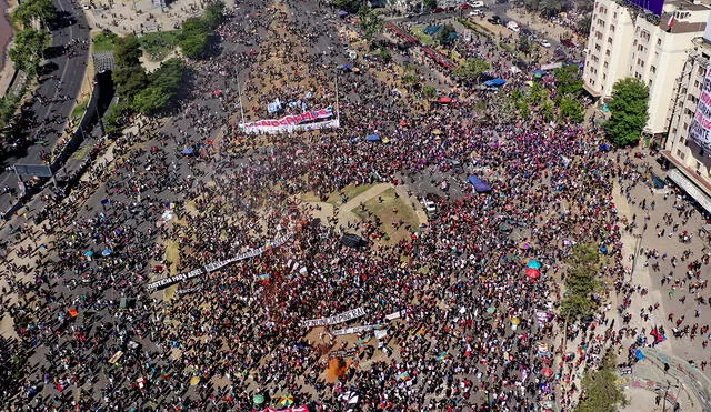 El domingo 18 de octubre se presenció la movilización más grande de 2020 en Chile. Foto: AFP