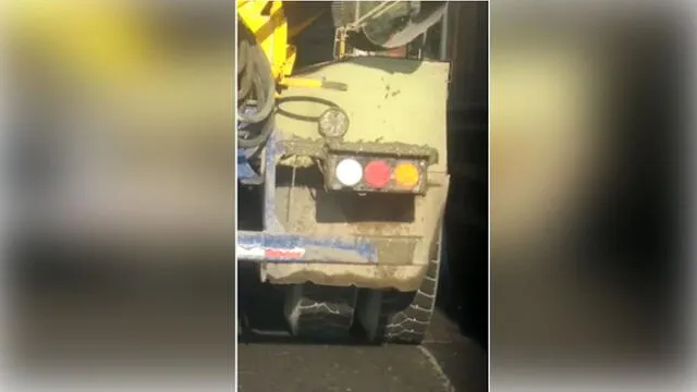 #YoDenuncio: vehículo derrama cemento en vía pública [VIDEO]