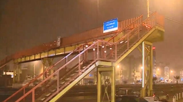 El puente ubicado en el kilómetro 14 de la Panamericana Sur fue escenario del crimen.(Captura de video / América Noticias)