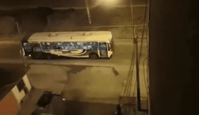 Captan a delincuentes en pleno robo a pasajeros de un bus en VES [VIDEO]
