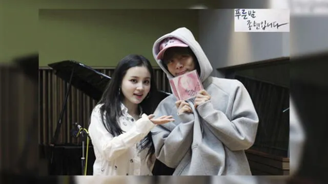 Lee Hi en una visita al programa radial de Jonghyun. Foto: naver