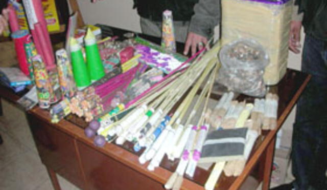 Arequipa: Incautan pirotécnicos ocultos en 12 cajas de panetones