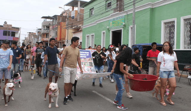 Pobladores de Chepén marchan en contra de maltrato y matanza de perros 