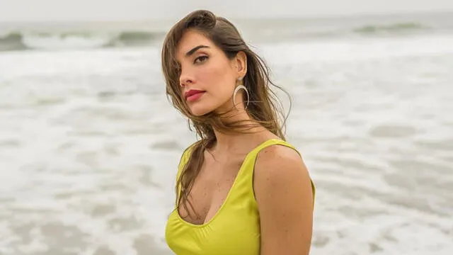 La modelo venezolana Korina Rivadeneira compartió en Instagram una tierna foto mostrando su vientre, mientras que a su lado estaba Mario Hart.