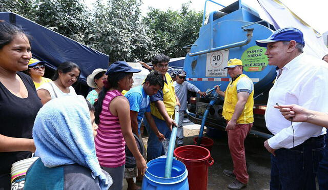 Castañeda inspecciona ayuda en el albergue de Carapongo