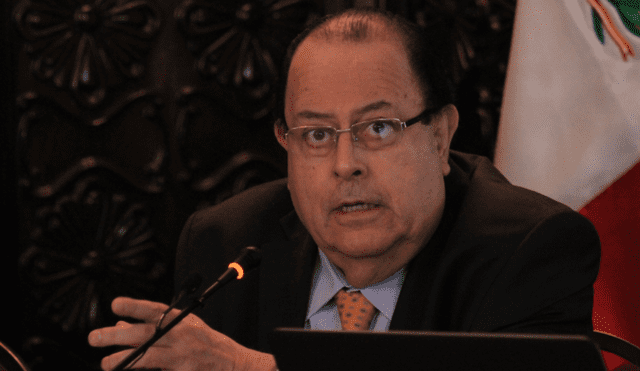 Julio Velarde aclaró que la corrupción sí afecta a la economía, combatirla no