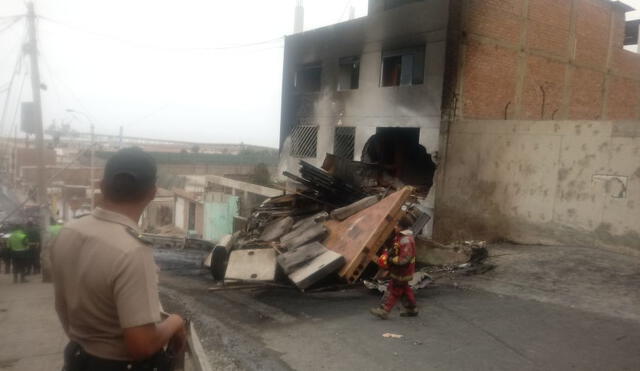 Dos muertos al chocar camión contra vivienda en Villa El Salvador