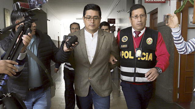 A PRISIÓN. Juez Carlos Román Gil ordenó que burgomaestre acusado de corrupción sea internado en penal por 9 meses.