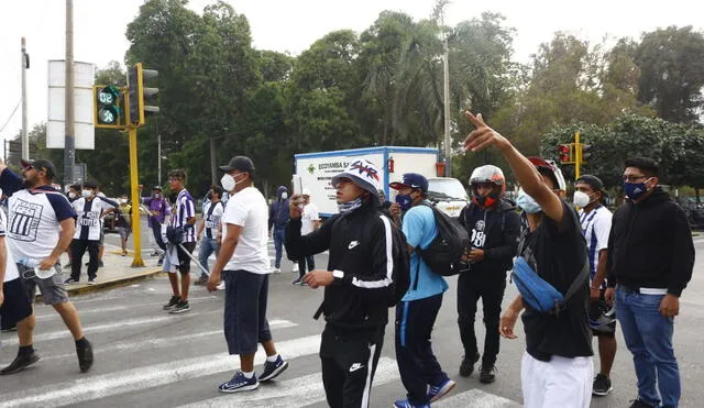 Reportaron disturbios en exteriores del Estadio Nacional. Foto: Félix Contreras / La República