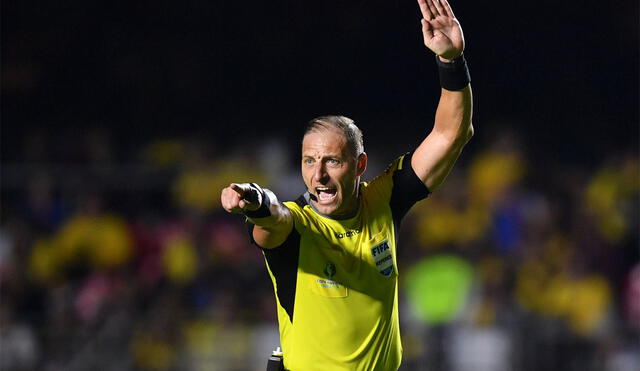 Néstor Pitana es un árbitro argentino de 45 años. Foto: AFP