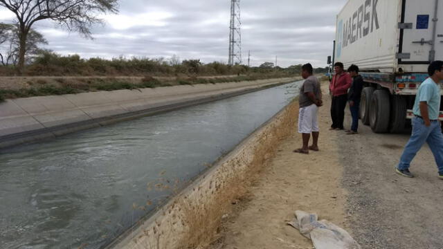 Piura: familia salva de morir ahogada al caer a canal en Sullana