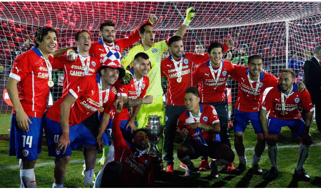 El chileno Matías Fernández será el encargado de entregar el trofeo en la final de la Copa América 2019. | Foto: Agencia UNO