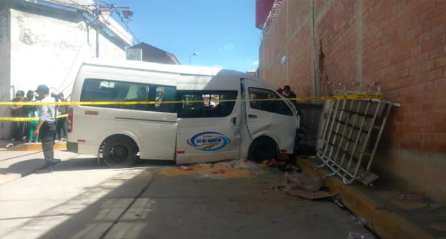 Combi se estrella contra pared y deja 11 pasajeros heridos en Puno