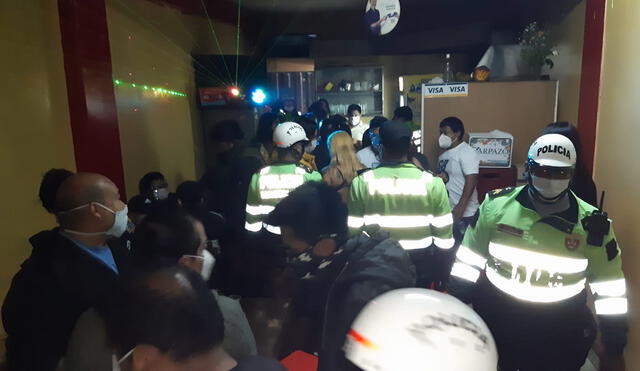 Un total de 39 personas fueron halladas en el local. Foto: PNP