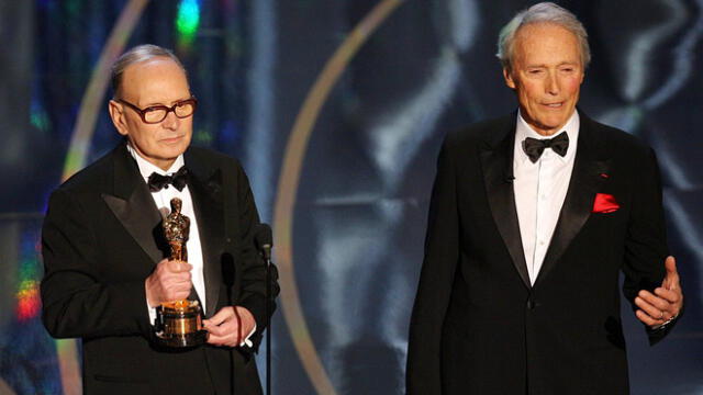 En el 2007, Ennio Morricone recibió un Óscar de manos de Clint Eastwood. (Foto: AFP)