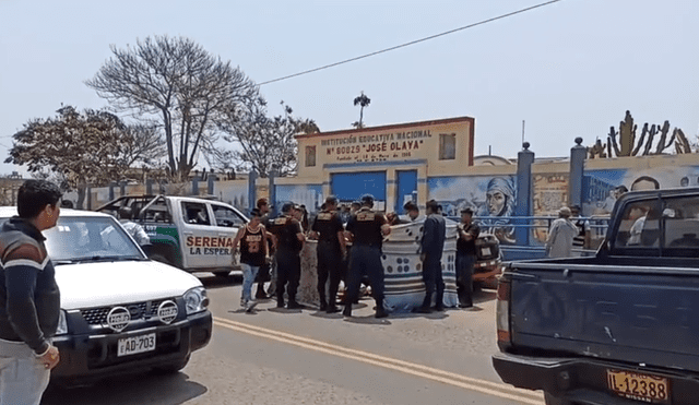 El crimen se cometió frente a una institución educativa. Foto: captura video/La República/ Facebook