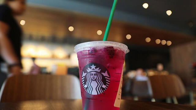 Starbucks le dice adiós a los sorbetes de plástico 