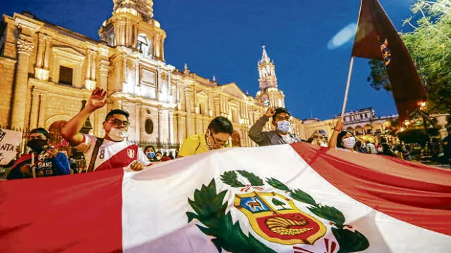 Arequipa. Estudiantes de San Agustín son los principales promotores de las marchas.