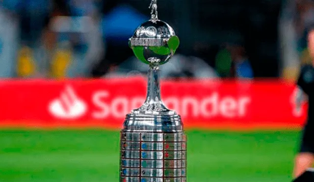 ¡Ya en Lima! La copa de la Libertadores llega a suelo peruano [FOTO]