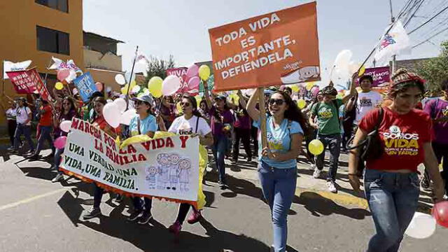 Miles participaron en Corso por la Vida