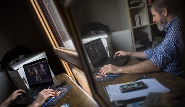 A man gives a video call as he works from home, on May 14, 2020 in Vertou, outside Nantes, as France eases lockdown measures taken to curb the spread of the COVID-19 pandemic, caused by the novel coronavirus. (Photo by Loic VENANCE / AFP)