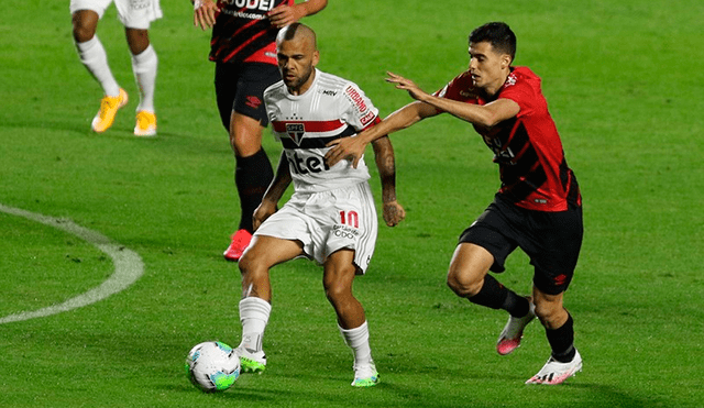 Dani Alves sufrió una fractura en el antebrazo derecho y no jugaría en el reinicio de la Copa Libertadores 2020. | Foto: @SaoPauloFC