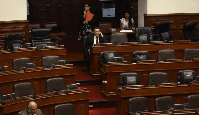 Rolando Reátegui reapareció en el Pleno del Congreso [FOTOS]
