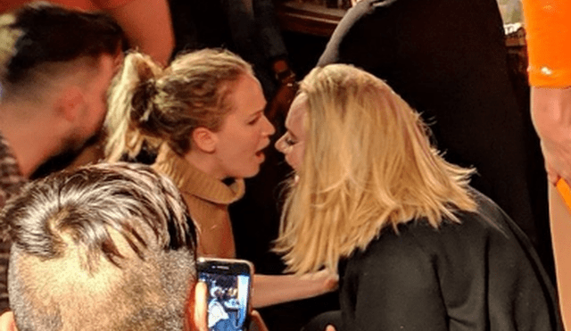Adele y Jennifer Lawrence sorprenden a sus fans en bar gay (VIDEO)