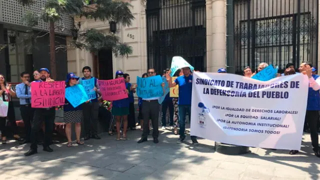 Defensoría del Pueblo: trabajadores protestan para que sueldos sean equitativos [VIDEO]