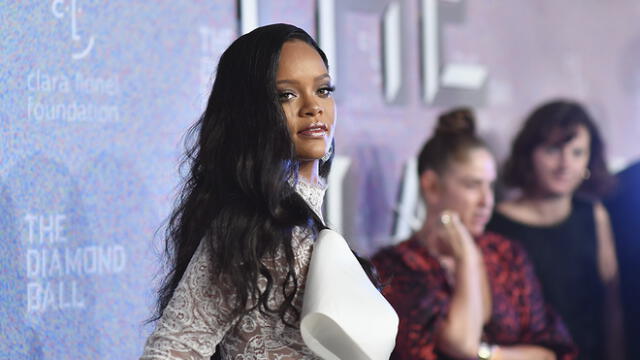 Rihanna y su sexy manera de promocionar lencería [VIDEO]
