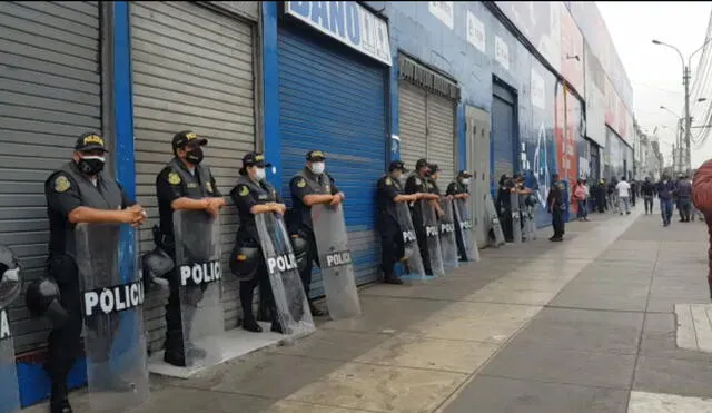 En las entradas de las galerías se ubicarán efectivos policiales para verificar la procedencia legal de los teléfonos. Foto: Jessica Merino / URPI - GLR