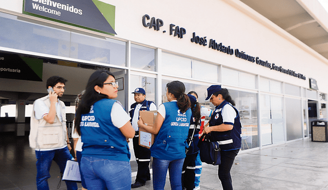Problema. El protocolo de seguridad en el aeropuerto José Quiñones se activó para un efectivo tamizaje de pasajeros.