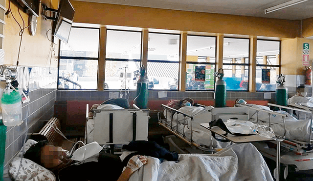 No hay camas. En el hospital Regional de Cusco pacientes han copado casi todas las camas. Foto: Juan Cisneros.