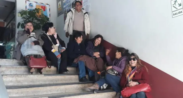 Trabajadores del Gobierno Regional de Puno suspenden atención por 24 horas.