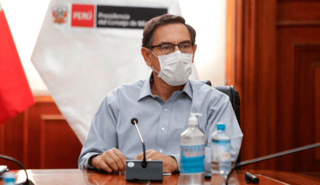 Martín Vizcarra tomando las medidas de precaución para evitar el contagio del coronavirus. | Foto: Andina
