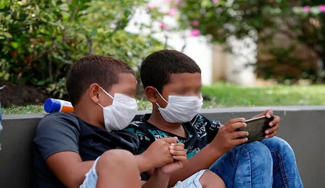 Niños usando tapabocas en Ciudad de Panamá el pasado 12 de marzo. Foto: EFE