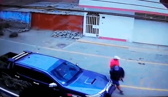 Comas: Delincuentes encañonan a su víctima para robarle la camioneta [VIDEO]